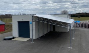 Finest-Hall Factory OÜ toodetud ja paigaldatud PVC varikatus mõõtudega 8x14m Höhle OÜ-le.
