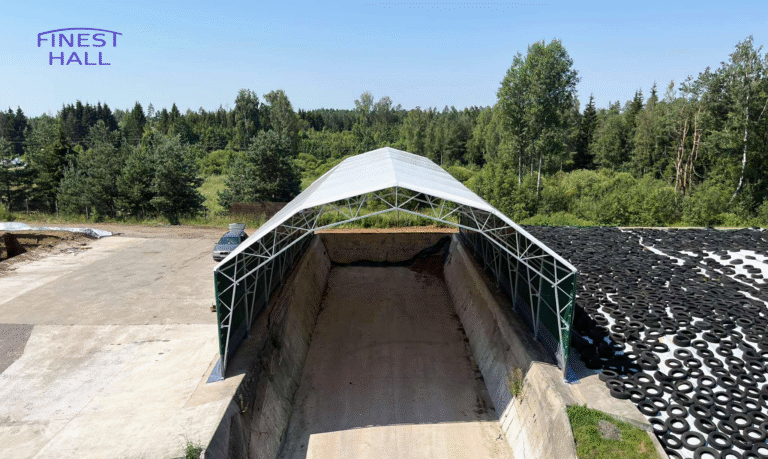 Finest-Hall Factory OÜ toodetud ja paigaldatud PVC hall mõõtudega 12x28m, kõrgusega 4 meetrit Männiku Piim OÜ-le.