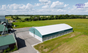 Finest-Hall Factory OÜ toodetud ja paigaldatud PVC hall mõõtudega 25x45m, kõrgusega 2 meetrit Savekate OÜ-le.