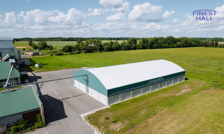 Finest-Hall Factory OÜ toodetud ja paigaldatud PVC hall mõõtudega 25x45m, kõrgusega 2 meetrit Savekate OÜ-le.