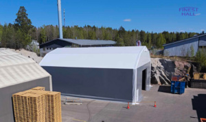 Finest-Hall Factory OÜ toodetud ja paigaldatud PVC hall mõõtudega 15x21m, kõrgusega 6 meetrit BMI Production Finland Oy-le.