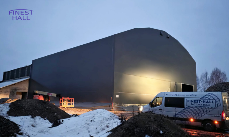 Finest-Hall Factory OÜ toodetud ja paigaldatud PVC hall mõõtudega 25x28m, kõrgusega 10 meetrit Värska Laht OÜ-le.